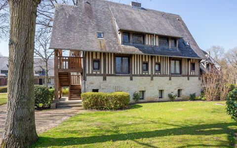 Les Hauts de Deauville: Pianta, Cielo, Costruzione, Proprietà, Finestra, Albero, Casa, Erba, Lotto, Villetta