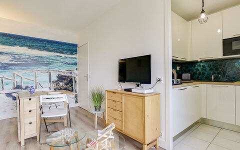 Sun Beach: Proprietà, Camera, Mobilia, Interior Design, Casa, Costruzione, Immobiliare, Casa, Pavimento, Cucina