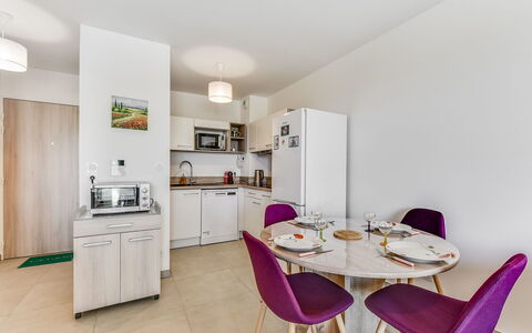 Balnéa: Camera, Proprietà, Mobilia, Interior Design, Viola, Costruzione, Sala Da Pranzo, Viola, Immobiliare, Casa