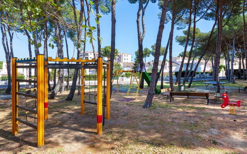 Nautic Ii: Terreno Di Gioco, Spazio Pubblico, Attrezzatura Giochi All'Aperto, Swing, Insediamento Umano, Albero, Città, Ricreazione, Tempo Libero, Cielo