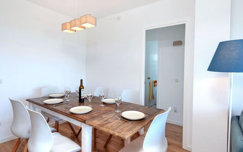 Nautic Ii: Camera, Sala Da Pranzo, Proprietà, Mobilia, Interior Design, Tavolo, Casa, Pavimento, Costruzione, Immobiliare