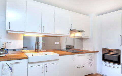 Nautic Ii: Camera, Proprietà, Mobilia, Controsoffitto, Cucina, Cabinetry, Interior Design, Immobiliare, Costruzione, Casa