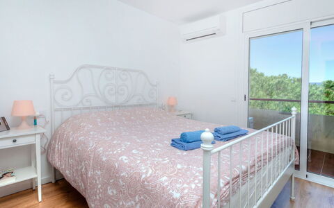 Nautic Ii: Camera Da Letto, Letto, Mobilia, Proprietà, Camera, Lenzuolo, Bedding, Telaio Del Letto, Pavimento, Materasso