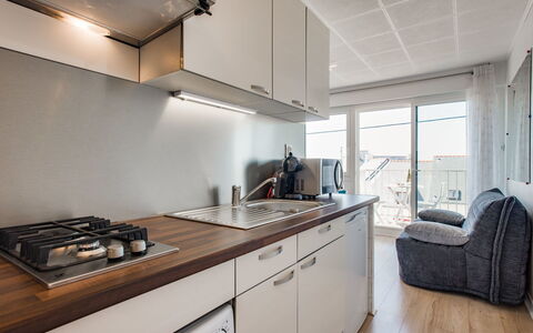 Les Brisants: Proprietà, Camera, Mobilia, Controsoffitto, Interior Design, Cucina, Costruzione, Casa, Cabinetry, Soffitto