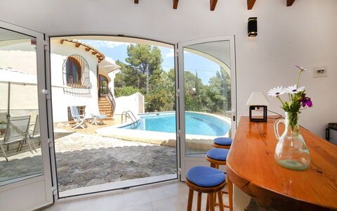 Lolita: Proprietà, Costruzione, Camera, Casa, Interior Design, Immobiliare, Architettura, Mobilia, Soffitto, Pavimento