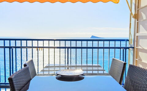 Las Palmeras: Mobilia, Mare, Pavimento, Sedia, Balcone, Oceano, Color Legno, Recinzione, Costa, Cucina & Sala Da Pranzo Tavolo