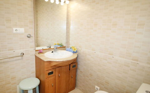 Las Palmeras: Bagno, Camera, Proprietà, Parete, Interior Design, Immobiliare, Mobilia, Piastrella, Costruzione, Lavello