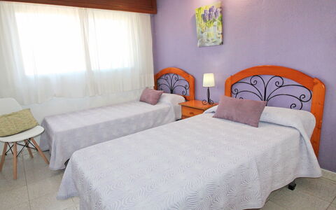 Las Palmeras: Camera Da Letto, Letto, Mobilia, Camera, Proprietà, Lenzuolo, Telaio Del Letto, Bedding, Interior Design, Parete