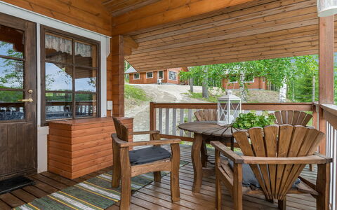 Vuorilahti: Mobilia, Legna, Pavimentazione, Pavimento In Legno, Pavimento, Soffitto, Portico, Latifoglie, Interior Design, Color Legno