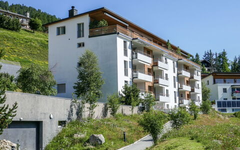 Chesa sur Puoz 7: Zona Residenziale, Proprietà, Casa, Costruzione, Immobiliare, Architettura, Appartamento, Casa, Quartiere, Facciata