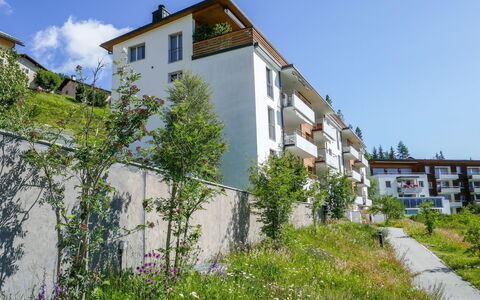 Chesa sur Puoz 7: Proprietà, Casa, Zona Residenziale, Vegetazione, Costruzione, Parete, Architettura, Immobiliare, Quartiere, Albero