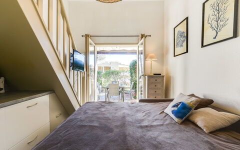 Mas de la Plage: Camera Da Letto, Proprietà, Camera, Mobilia, Letto, Interior Design, Soffitto, Lenzuolo, Pavimento, Parete