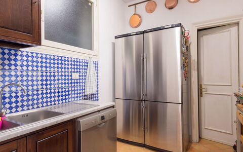 Giulia: Cabinetry, Lavandino Della Cucina, Mobilia, Proprietà, Lavello, Costruzione, Controsoffitto, Cucina, Rubinetto, Illuminazione