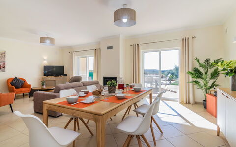Vila Caravela: Camera, Proprietà, Mobilia, Interior Design, Costruzione, Immobiliare, Tavolo, Casa, Sala Da Pranzo, Pavimento