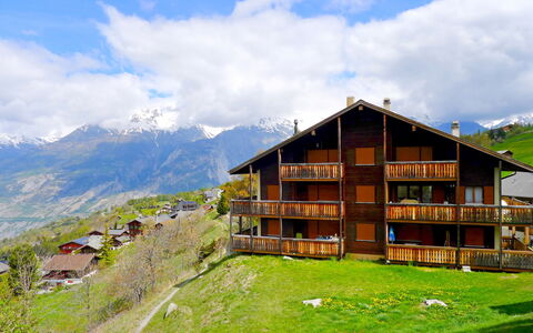 Saskia: Nube, Cielo, Montagna, Costruzione, Natura, Pianta, Paesaggio Naturale, Highland, Lotto, Casa