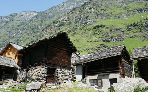 Rustico Nurell: Paesino Di Montagna, Capanna, Montagna, Area Rurale, Casa, Hill Station, Villaggio, Baracca, Tetto, Costruzione