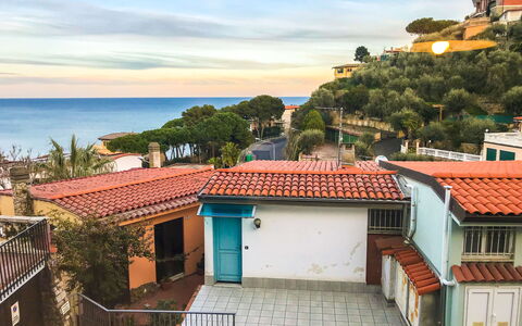 Il Geranio Sant'elmo - Diano Marina: Cielo, Proprietà, Casa, Costruzione, Casa, Tetto, Immobiliare, Cittadina, Architettura, Zona Residenziale