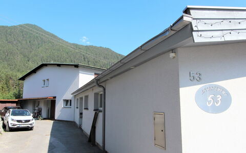 Isolde: Proprietà, Casa, Cittadina, Parete, Architettura, Costruzione, Immobiliare, Tetto, Casa, Facciata