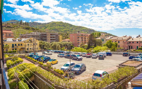 Giulia Apartment 2 - Levanto: Cittadina, Insediamento Umano, Trasporto, Città, Costruzione, Cielo, Zona Urbana, Immobiliare, Montagna, Zona Residenziale