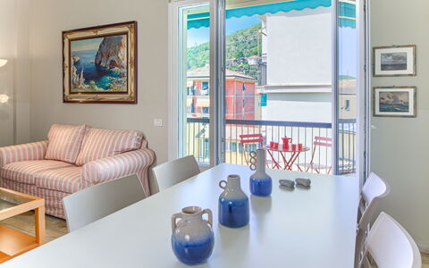 Giulia Apartment 2 - Levanto: Mobilia, Cornice, Proprietà, Tavolo, Azzurro, Blu, Interior Design, Divano, Pavimento, Immobiliare