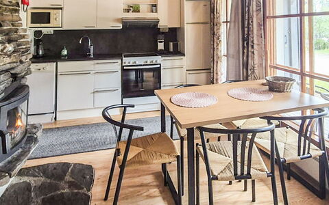 Riekonraito A1: Mobilia, Interior Design, Pavimentazione, Legna, Pavimento, Sedia, Pavimento In Legno, Illuminazione, Soffitto, Tavolo