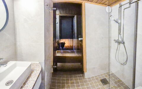 Riekonraito A1: Bagno, Idraulico Fixture, Pavimentazione, Pavimento, Legna, Interior Design, Rubinetto, Idraulico, Lavandino Del Bagno, Lavello