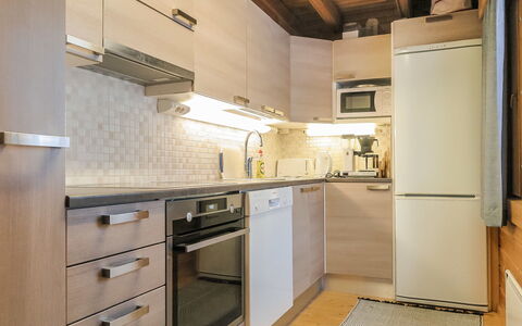 Keromaja: Elettrodomestico Da Cucina, Cucina, Controsoffitto, Apparecchio Major, Pavimentazione, Cabinetry, Legna, Interior Design, Elettrodomestico, Mobilia
