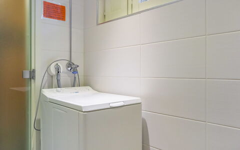 Keromaja: Pavimentazione, Idraulico Fixture, Pavimento, Interior Design, Bagno, Piastrella, Camera, Idraulico, Rubinetto, Lavatrice
