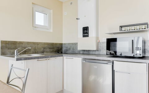 Les Romarins: Controsoffitto, Cabinetry, Lavandino Della Cucina, Lavello, Costruzione, Elettrodomestico Da Cucina, Cucina, Cucina Stufa, Elettrodomestico, Rubinetto