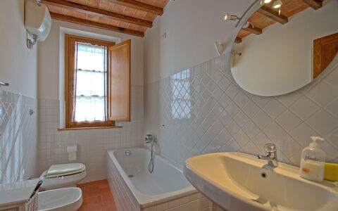 Casa Legoli: Bagno, Camera, Proprietà, Interior Design, Costruzione, Casa, Lavandino Del Bagno, Casa, Pavimento, Illuminazione Diurna