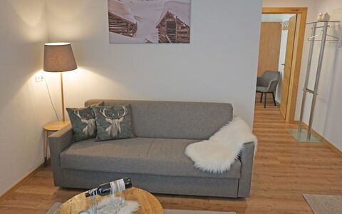 Jonas: Divano, Proprietà, Tavolo, Cornice, Legna, Comfort, Porta, Interior Design, Soggiorno, Divano Letto
