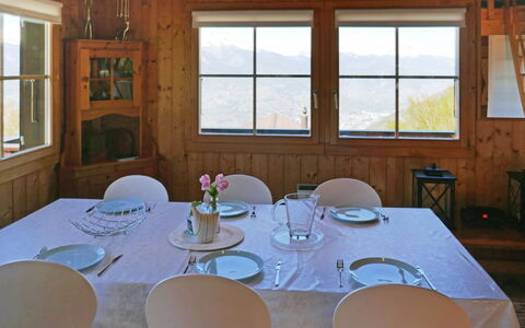 Chalet Didi: Camera, Proprietà, Ristorante, Tavolo, Costruzione, Sala Da Pranzo, Mobilia, Casa, Interior Design, Casa