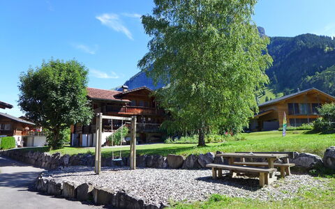 Kandersteg 310: Pianta, Cielo, Proprietà, Costruzione, Natura, Albero, Shade, Montagna, Paesaggio Naturale, Panchina
