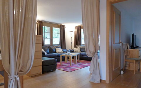 Kandersteg 310: Camera, Proprietà, Mobilia, Tenda, Costruzione, Pavimento, Interior Design, Suite, Latifoglie, Pavimento Laminato