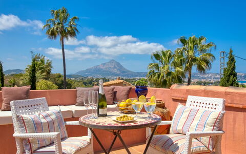 Chill Out on the Sea: Proprietà, Mobilia, Immobiliare, Tavolo, Vacanza, Casa, Camera, Costruzione, Paesaggio, Casa