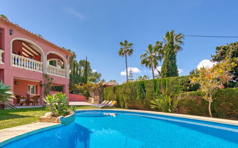 Chill Out on the Sea: Acqua, Pianta, Cielo, Costruzione, Piscina, Blu, Azzurro, Albero, Finestra, Nube