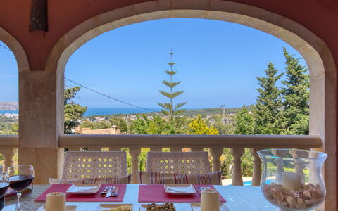 Chill Out on the Sea: Cielo, Tavola, Tavolo, Mobilia, Azzurro, Shade, Interior Design, Cibo, Albero, Costruzione