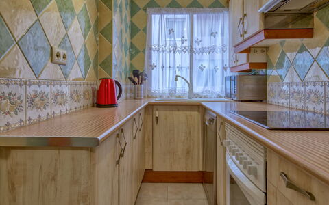 Calpe Pueblo: Controsoffitto, Camera, Proprietà, Cabinetry, Cucina, Mobilia, Costruzione, Pavimento, Interior Design, Casa