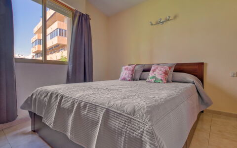 Calpe Pueblo: Camera Da Letto, Letto, Mobilia, Proprietà, Lenzuolo, Camera, Bedding, Telaio Del Letto, Interior Design, Materasso