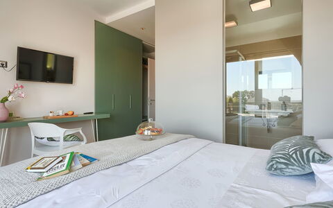 Grande: Camera Da Letto, Camera, Mobilia, Letto, Proprietà, Interior Design, Lenzuolo, Materasso, Parete, Pavimento