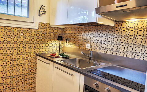 App. Castausio 26: Pavimentazione, Cucina, Interior Design, Pavimento, Piastrella, Controsoffitto, Apparecchio Major, Cabinetry, Idraulico, Cucina Stufa