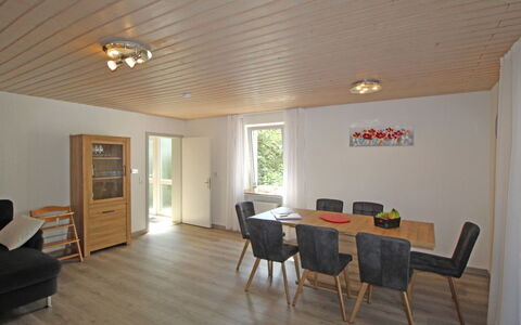 Eifelnatur (Haus 3): Camera, Proprietà, Costruzione, Soffitto, Pavimento, Mobilia, Pavimento In Legno, Casa, Interior Design, Immobiliare