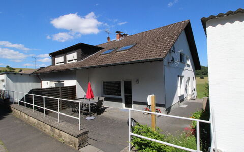 Eifelnatur (Haus 3): Nube, Cielo, Pianta, Costruzione, Proprietà, Finestra, Recinzione, Casa, Lotto, Villetta