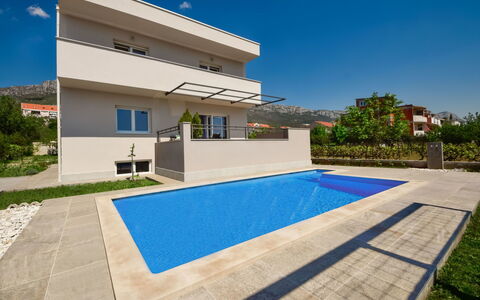 Stella Kastela: Proprietà, Piscina, Casa, Costruzione, Immobiliare, Architettura, Casa, Zona Residenziale, Estate, Villa