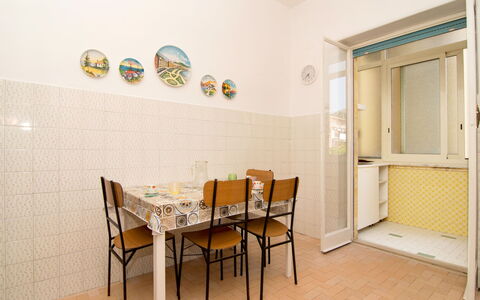 Ritamar: Camera, Proprietà, Mobilia, Immobiliare, Pavimento, Costruzione, Interior Design, Sala Da Pranzo, Tavolo, Casa