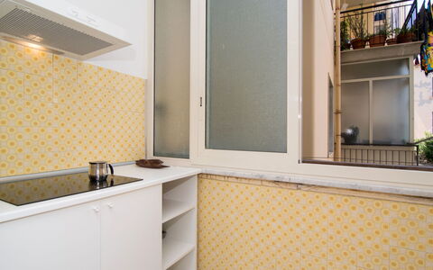 Ritamar: Camera, Proprietà, Controsoffitto, Piastrella, Interior Design, Cabinetry, Giallo, Mobilia, Costruzione, Pavimento