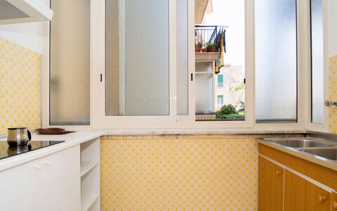 Ritamar: Camera, Proprietà, Giallo, Bagno, Piastrella, Interior Design, Pavimento, Mobilia, Costruzione, Architettura