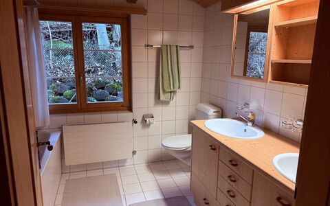 Fabiana: Idraulico Fixture, Legna, Pavimentazione, Lavandino Del Bagno, Interior Design, Lavello, Pavimento, Rubinetto, Idraulico, Bagno