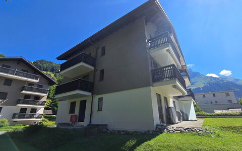 Sörenweg 5: Collina, Casa, Hill Station, Catena Montuosa, Valle, Estate, Prato, Sobborgo, Cortile, Paesino Di Montagna