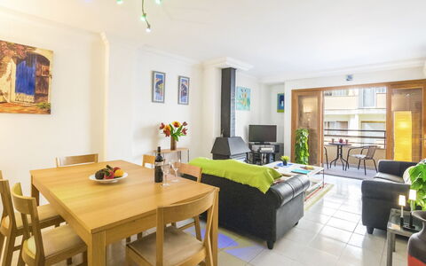 Mariners 2: Proprietà, Camera, Costruzione, Interior Design, Mobilia, Immobiliare, Giallo, Casa, Soggiorno, Tavolo